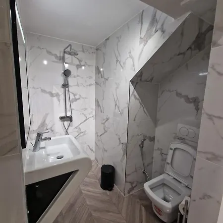 Tirana Room Rentals * تيرانا