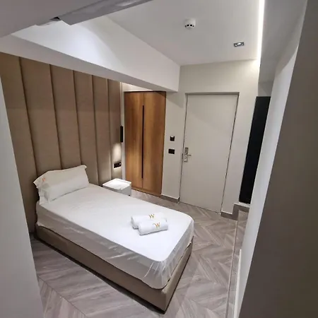 Tirana Room Rentals Szálloda *