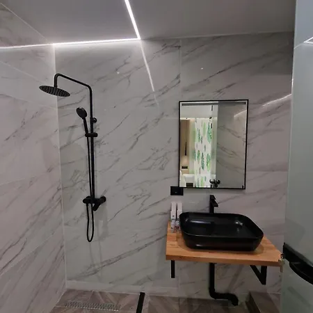 Tirana Room Rentals *