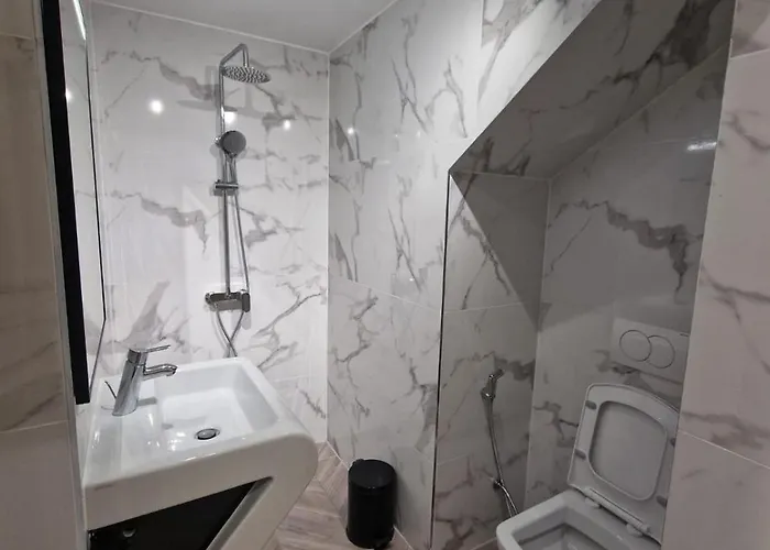 Tirana Room Rentals * Tirana