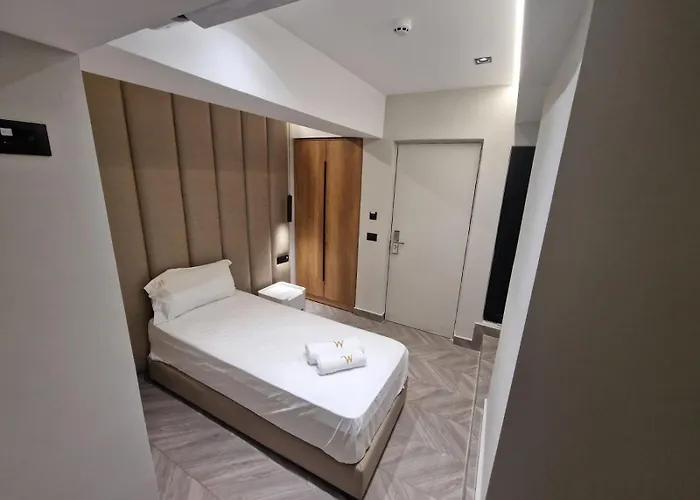 Tirana Room Rentals Hotel *